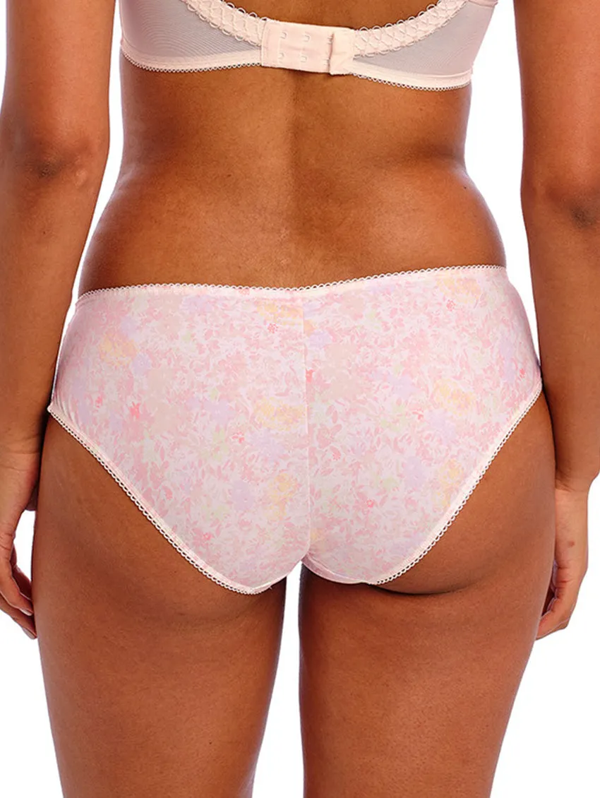 Freya Daydreaming Brief