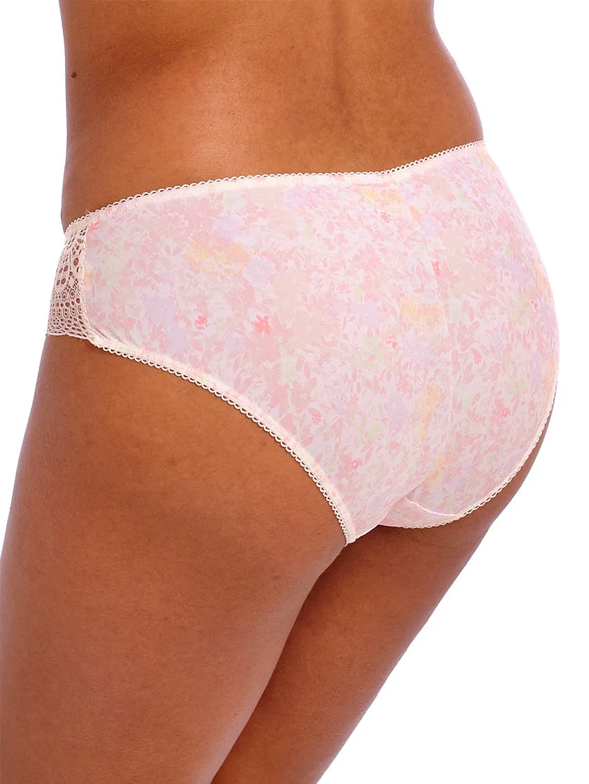 Freya Daydreaming Brief