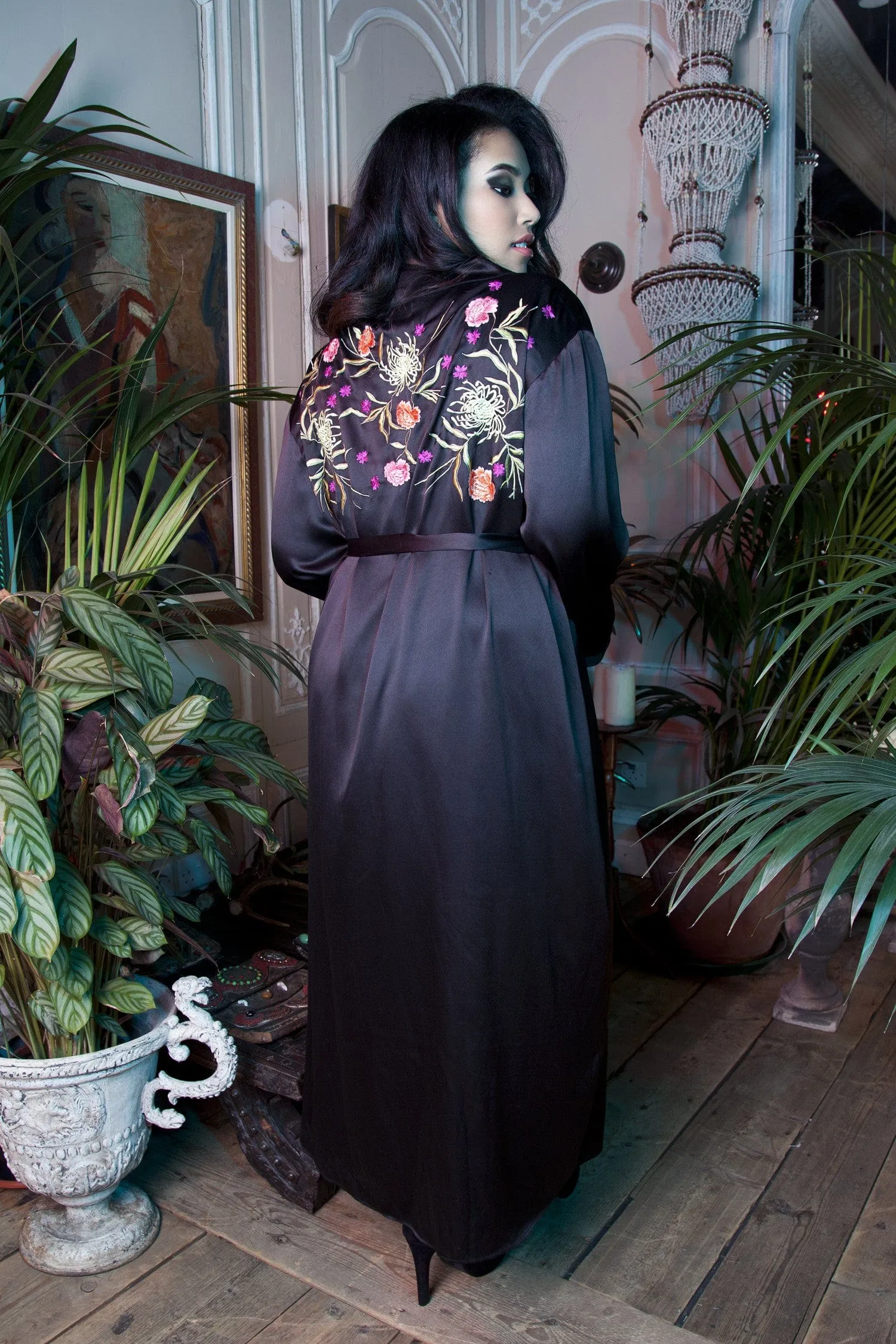 Jasmin Long Embroidered Kimono Curve - Seconds