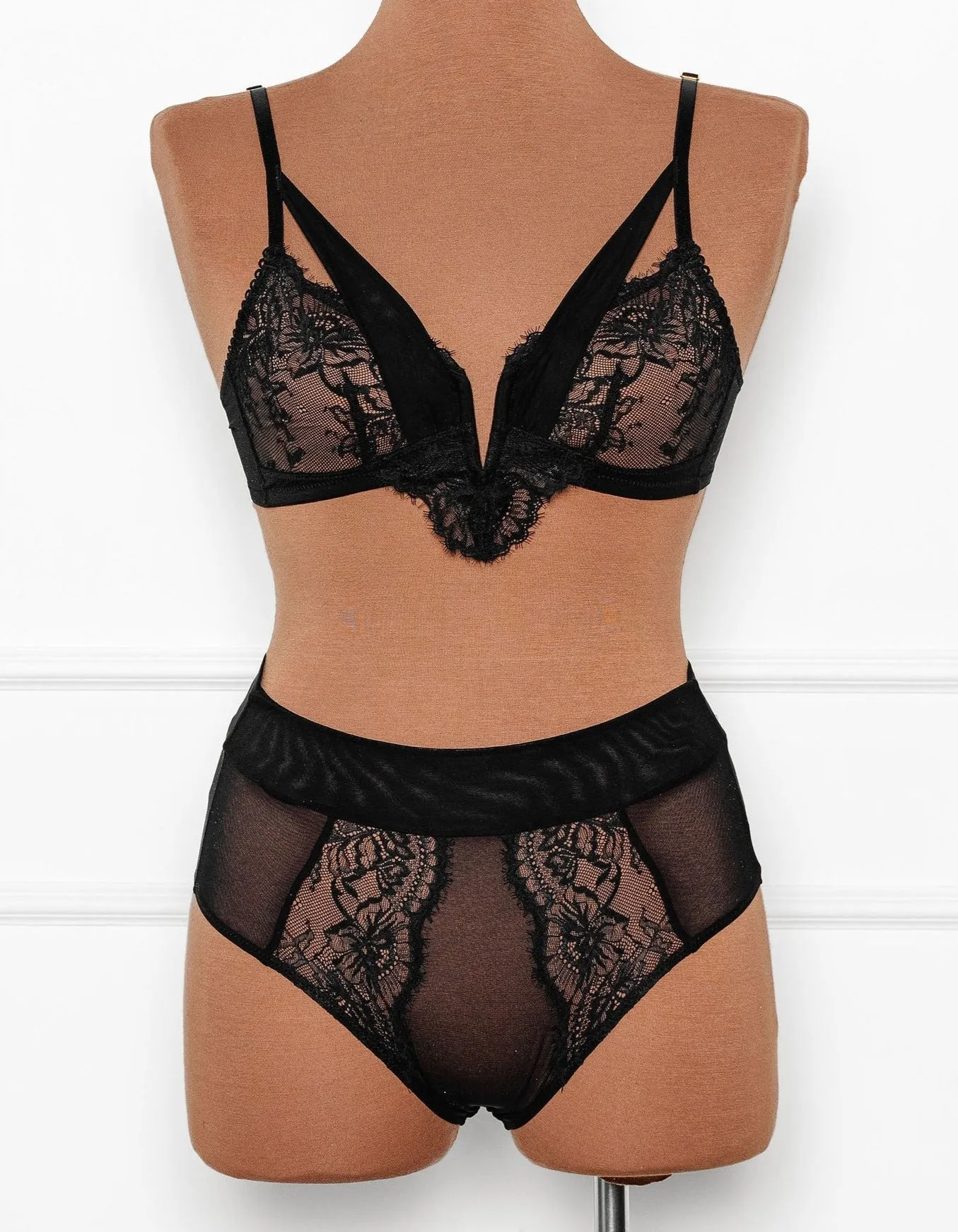 Lace & Mesh V-Wire Bralette - Black