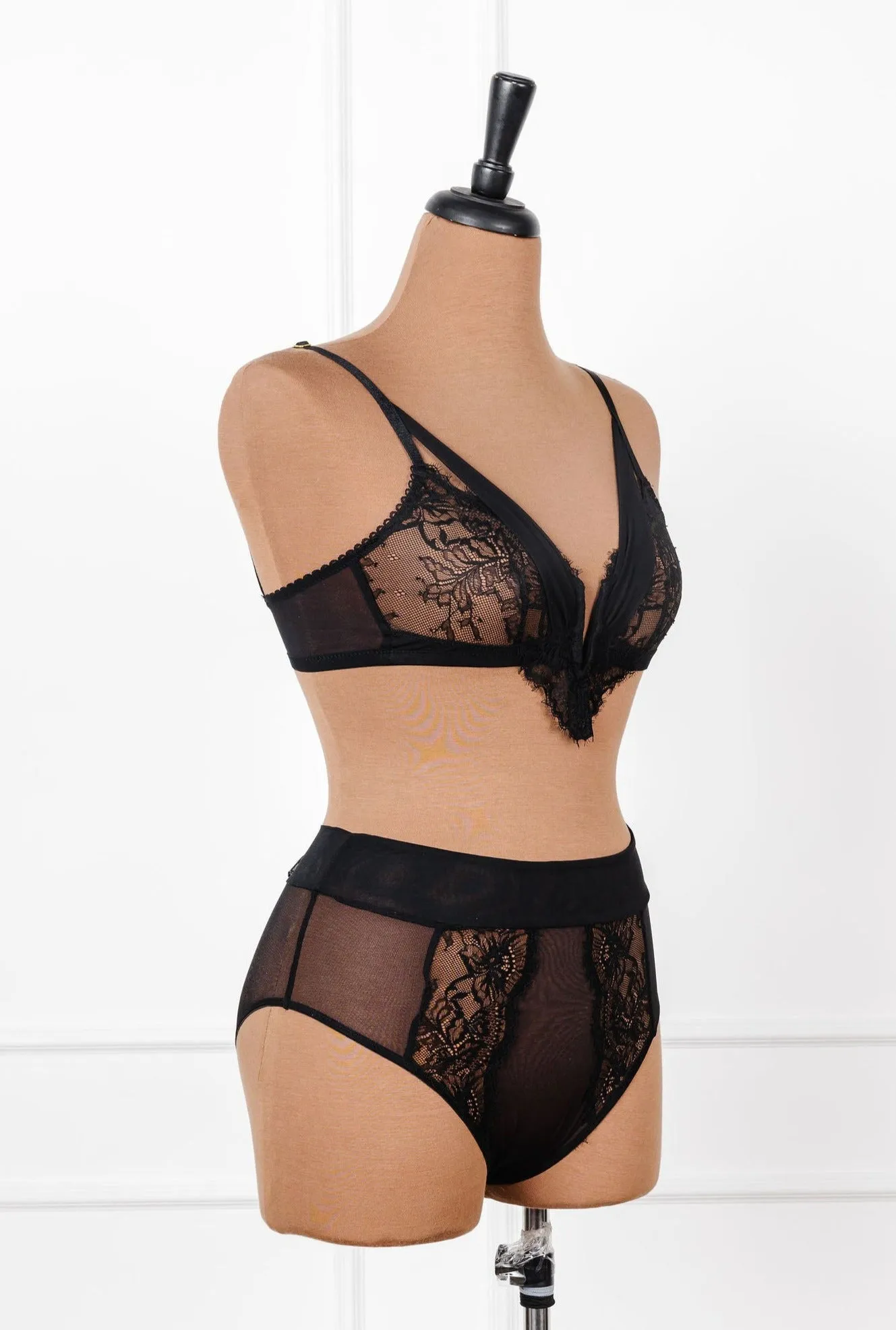 Lace & Mesh V-Wire Bralette - Black