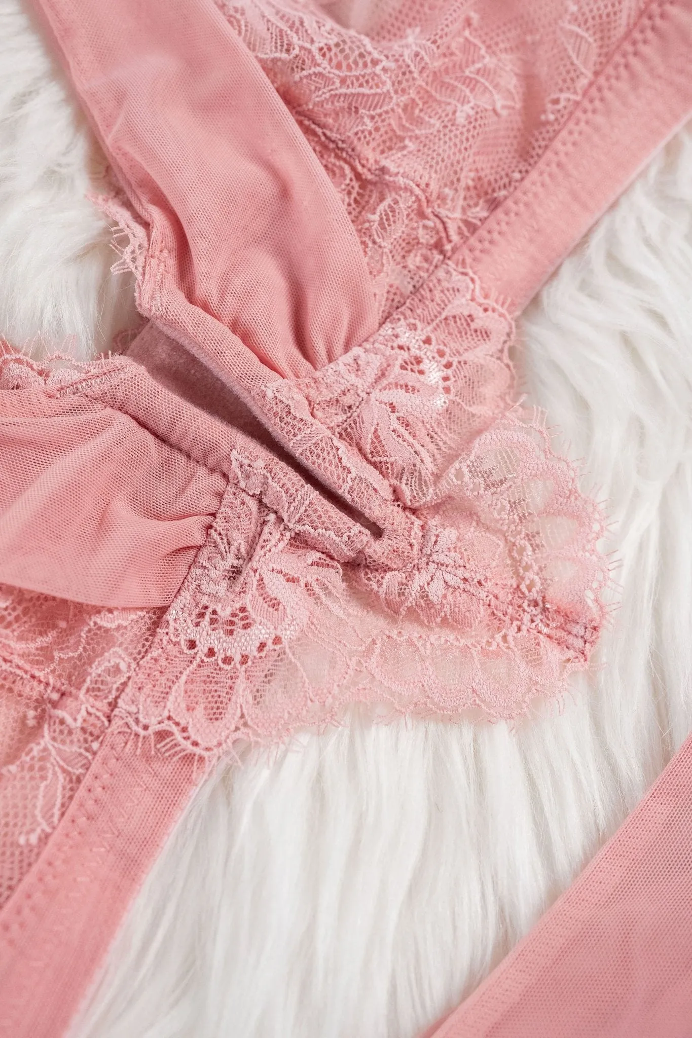 Lace & Mesh V-Wire Bralette - Blush