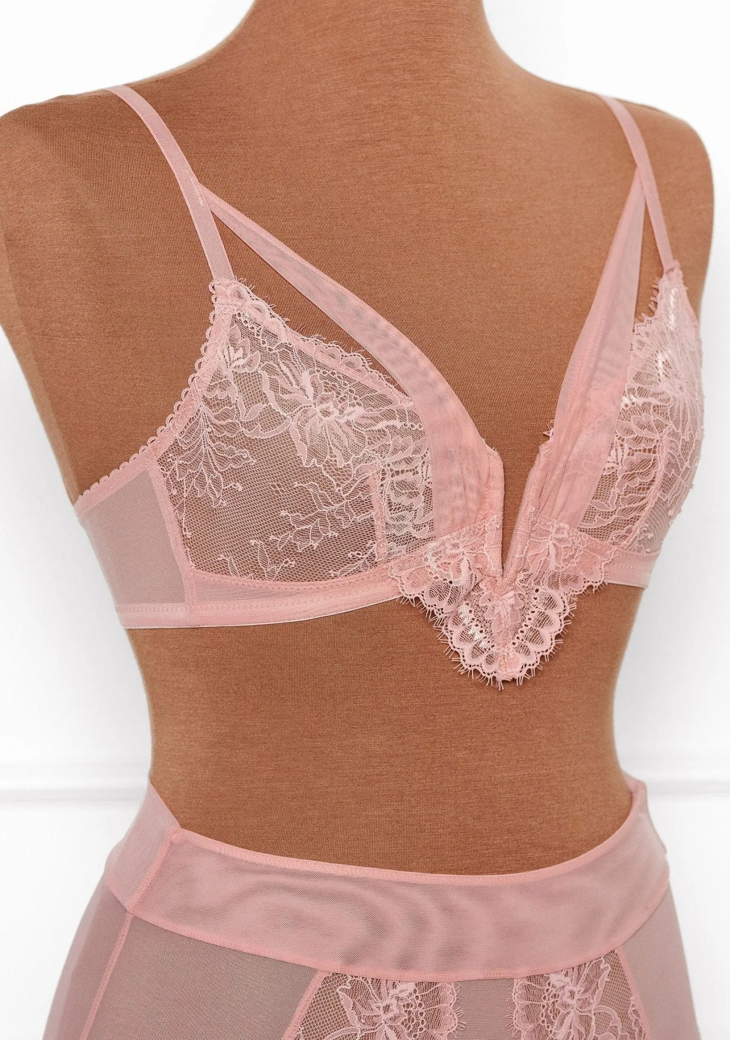 Lace & Mesh V-Wire Bralette - Blush