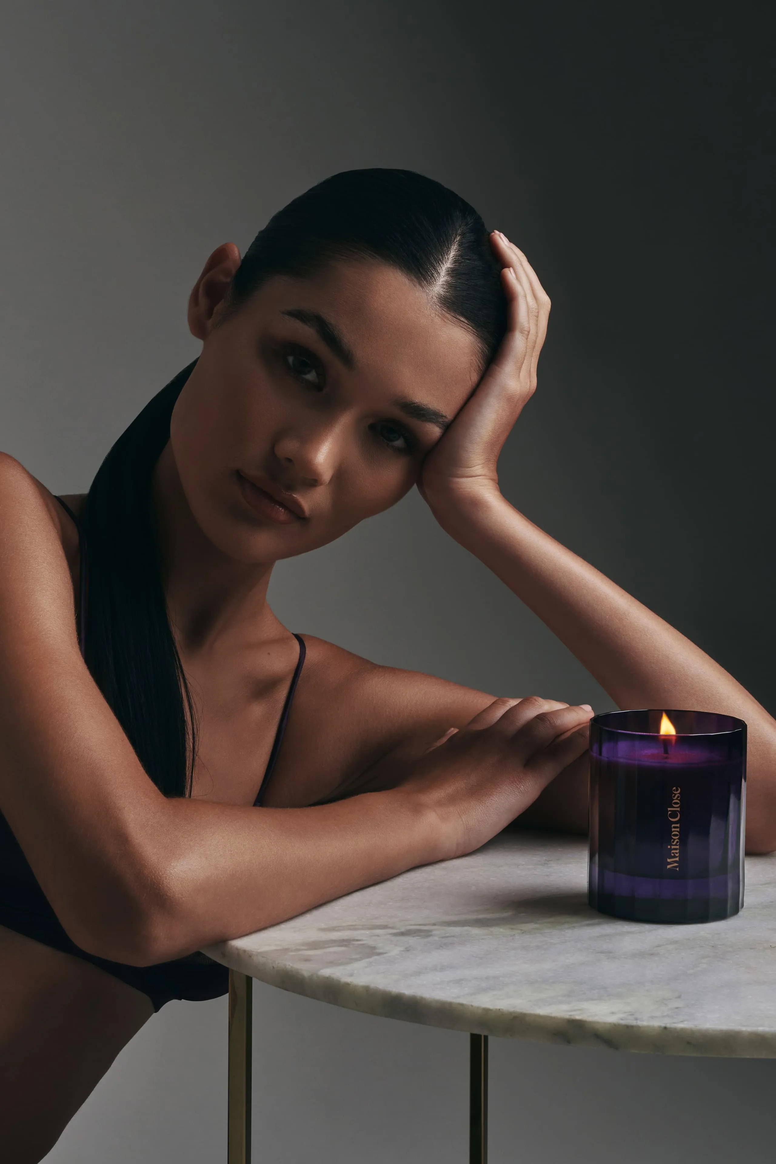 Powdery notes candle - Strip Tease
