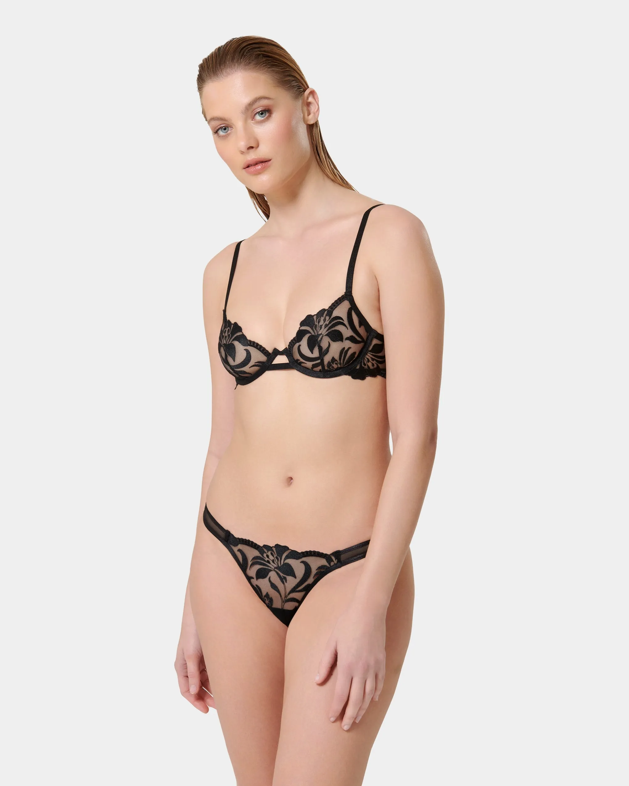 Set: Leonora Black