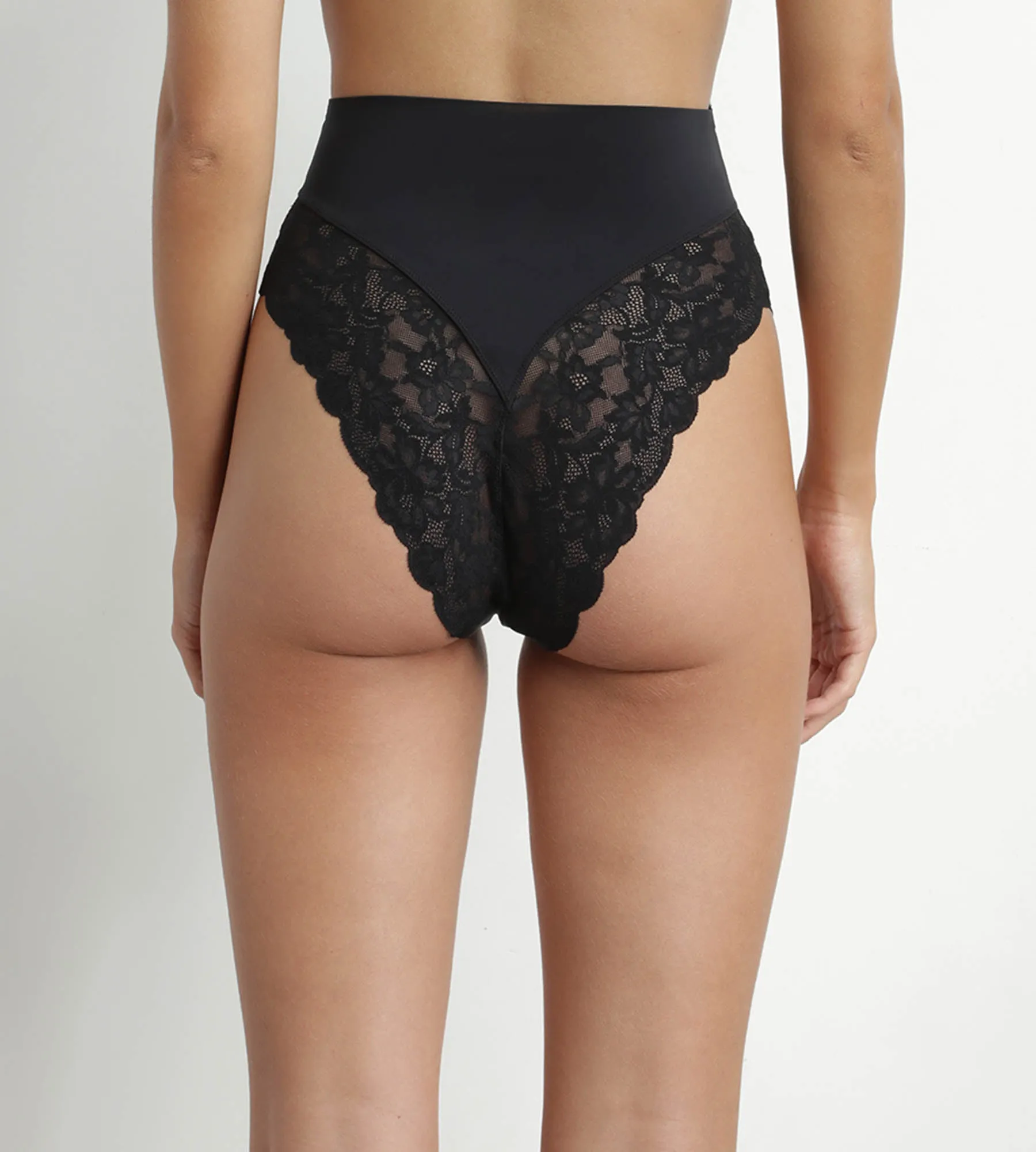 String galbant taille haute microfibre et dentelle Noir Dim Silhouette Elegance